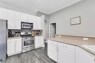 14325 NW 14th Ct, Pembroke Pines, FL 33028 - Photo 8