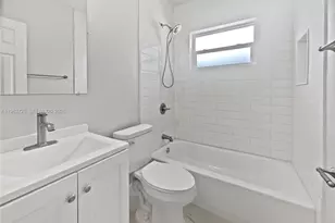 561 NE 173rd St, North Miami Beach, FL 33162 - Photo 16