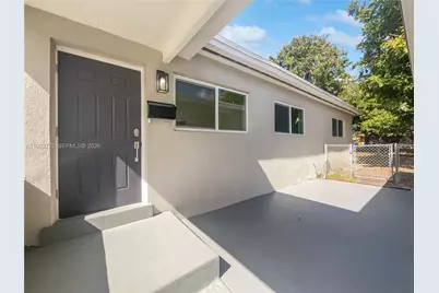 561 NE 173rd St, North Miami Beach, FL 33162 - Photo 10