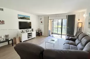 439 Lakeview Dr, Weston, FL 33326 - Photo 8