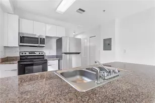 520 SW 5th St, Miami, FL 33130 - Photo 10