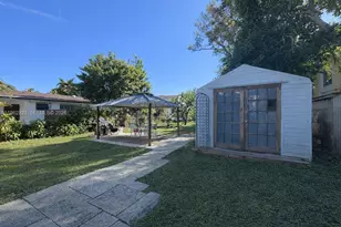 2460 NW 33rd St, Miami, FL 33142 - Photo 32