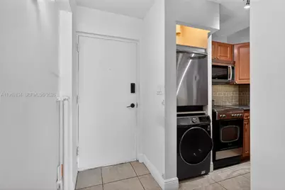 134 SW 7th Ave #404, Miami, FL 33130 - Photo 6