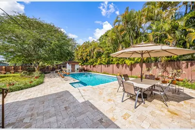 564 De Leon Dr, Miami Springs, FL 33166 - Photo 1