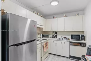 13250 SW 7th Ct, Pembroke Pines, FL 33027 - Photo 8