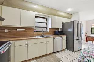 9208 Emerson Ave, Surfside, FL 33154 - Photo 8