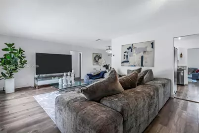 6810 NW 74th Pl, Tamarac, FL 33321 - Photo 10