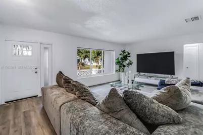 6810 NW 74th Pl, Tamarac, FL 33321 - Photo 10