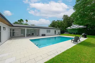 8605 SW 162nd St, Palmetto Bay, FL 33157 - Photo 2
