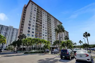 400 Kings Point Dr, Sunny Isles Beach, FL 33160 - Photo 32