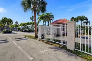 400 Kings Point Dr, Sunny Isles Beach, FL 33160 - Photo 30
