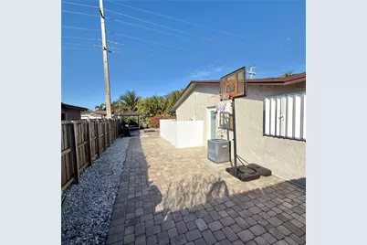 820 NW 91st Ave, Pembroke Pines, FL 33024 - Photo 16