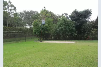 2750 E Jockey Cir E, Davie, FL 33330 - Photo 16