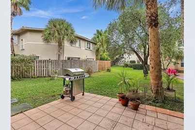 2237 NW 171st Ter, Pembroke Pines, FL 33028 - Photo 18