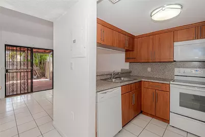 1082 W 79th St #25, Hialeah, FL 33014 - Photo 8
