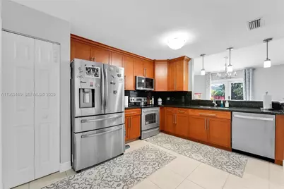 3802 NW 1st Pl, Deerfield Beach, FL 33442 - Photo 6