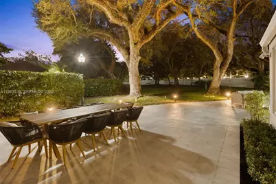 1961 S Oak Haven Cir, Miami, FL 33179 - Photo 58