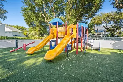 1961 S Oak Haven Cir, Miami, FL 33179 - Photo 76