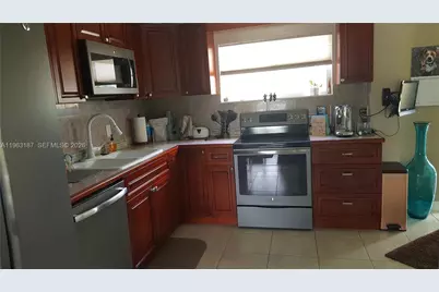 30 NE 56th St #n/a, Oakland Park, FL 33334 - Photo 4