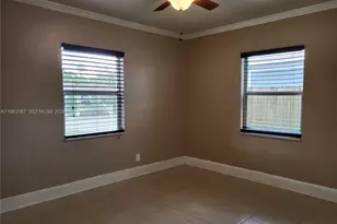 30 NE 56th St, Oakland Park, FL 33334 - Photo 12