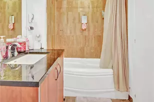 300 S Biscayne Blvd, Miami, FL 33131 - Photo 16