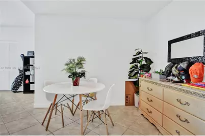 300 S Biscayne Blvd #T-1405, Miami, FL 33131 - Photo 6