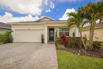 797 SE Bloomfield Rd, Port Saint Lucie, FL 34984 - Photo 2