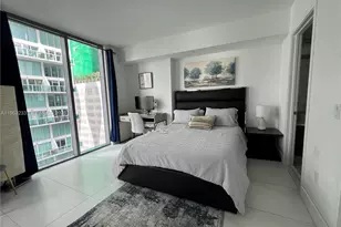 31 SE 6th St, Miami, FL 33131 - Photo 6