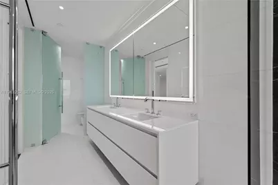 300 Biscayne Blvd Way #4404, Miami, FL 33131 - Photo 12