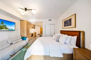 11 NE 6th St, Miami, FL 33132 - Photo 10