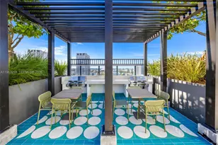 11 NE 6th St, Miami, FL 33132 - Photo 16