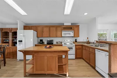 2228 SW 83rd Ave, Davie, FL 33324 - Photo 28