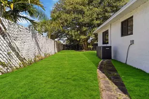 221 NE 4th St, Hallandale Beach, FL 33009 - Photo 20
