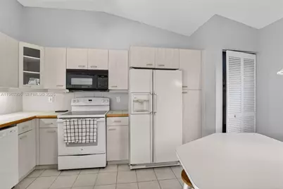 1150 Queen Palm Ct, Hollywood, FL 33019 - Photo 10