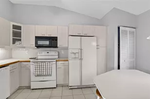 1150 Queen Palm Ct, Hollywood, FL 33019 - Photo 10