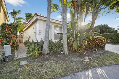 1150 Queen Palm Ct, Hollywood, FL 33019 - Photo 6