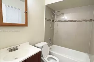 813 SW 10th St, Hallandale Beach, FL 33009 - Photo 6