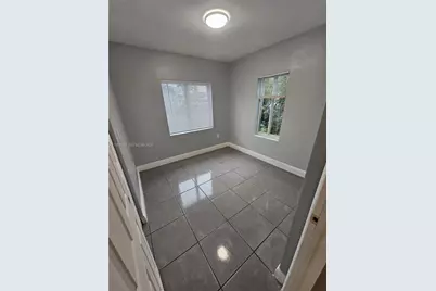 1128 NW 101st St, Miami, FL 33150 - Photo 10