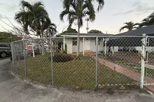 501 SE 1st St, Hialeah, FL 33010 - Photo 2