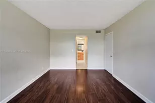9440 Poinciana Pl, Davie, FL 33324 - Photo 10