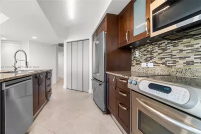 20000 E Country Club Dr #716, Aventura, FL 33180 - Photo 14