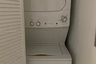 31 SE 6th St, Miami, FL 33131 - Photo 8