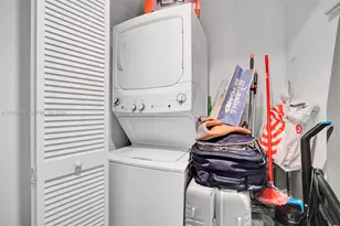 121 NE 34th St, Miami, FL 33137 - Photo 12