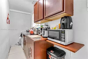 5574 SW 3rd St, Miami, FL 33134 - Photo 4