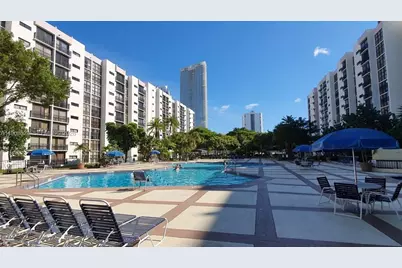 17021 N Bay Rd #316, Sunny Isles Beach, FL 33160 - Photo 4