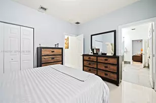 18563 SW 49th St, Miramar, FL 33029 - Photo 16