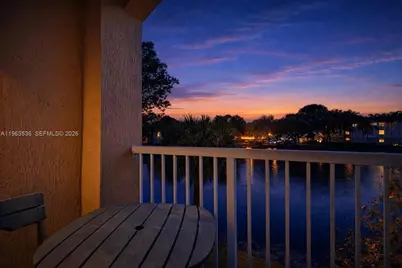150 Jacaranda Country Club Dr #200, Plantation, FL 33324 - Photo 2