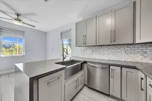 150 Jacaranda Country Club Dr, Plantation, FL 33324 - Photo 12