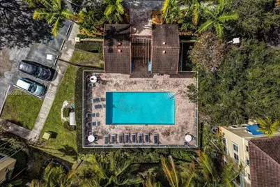 150 Jacaranda Country Club Dr #200, Plantation, FL 33324 - Photo 4