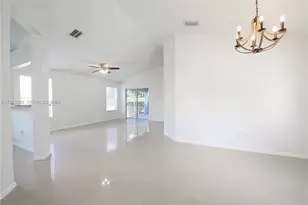 452 SE 20th Dr, Homestead, FL 33033 - Photo 2